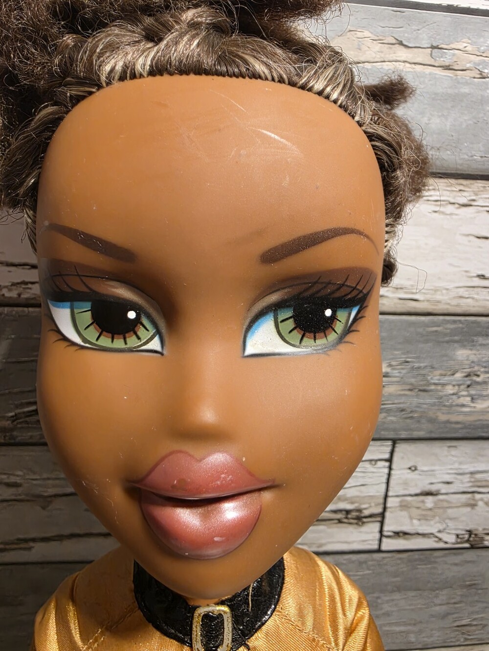 Bratz Fashion Doll in Gold Jumpsuit - Stylish Kids Accessory - Picture 2 of 7